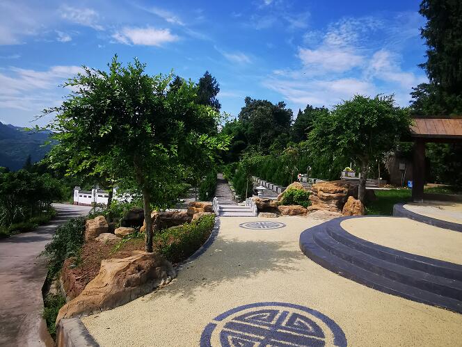 玉龙山陵园